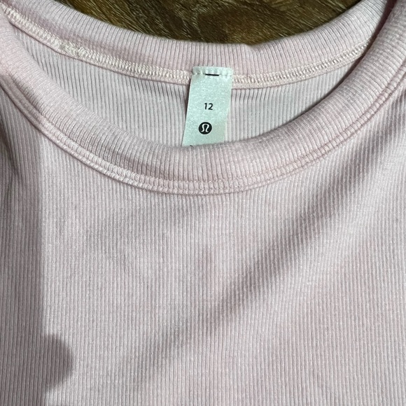 Lululemon Hold tight crop tank size 12 in pink - Picture 7 of 8